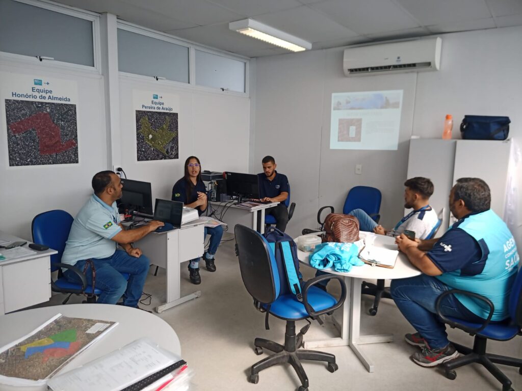 Equipe reúnida para a territorialização na CF Amaury Bottany