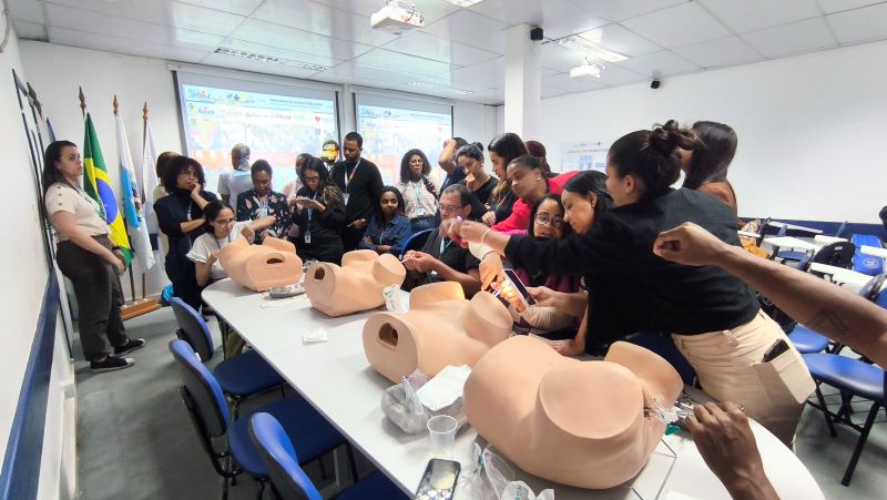 Treinamento de inserção, revisão e remoção de DIU