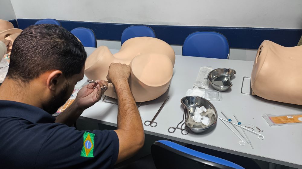 Treinamento de inserção, revisão e remoção de DIU